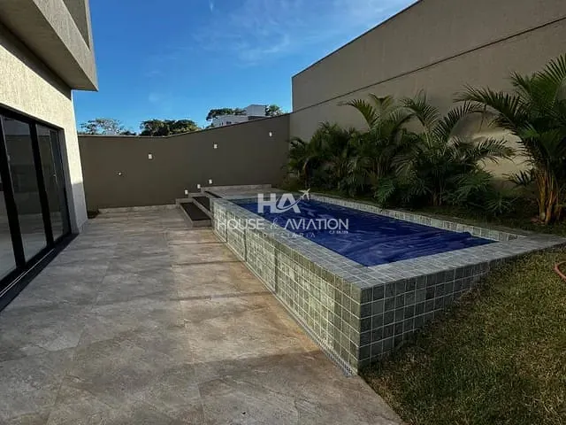 Casa com 300m² 4 quartos e 5 banheiros, à venda, no bairro Jardins Barcelona em Senador Canedo