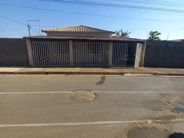 Casa com 240m² 3 quartos e 1 banheiro, à venda, no bairro Jardim Bela Vista em Arcos