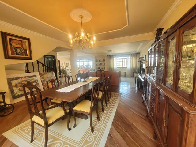 Casa com 588m² 4 quartos e 6 banheiros, à venda, no bairro Vila Valqueire em Rio de Janeiro