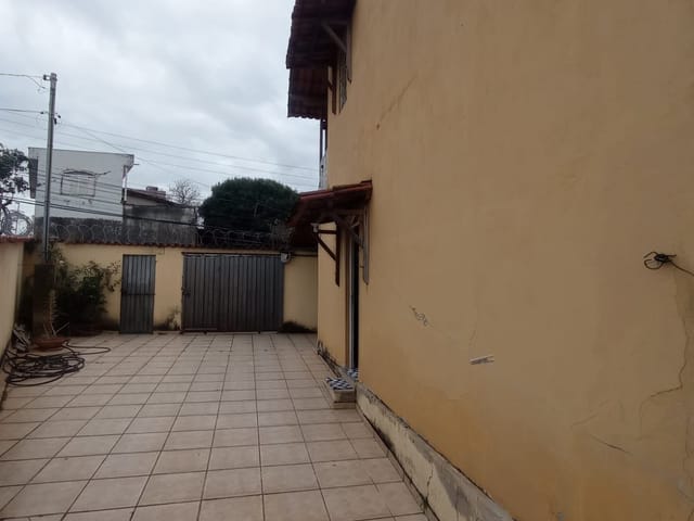 Casa 3 quartos e 1 banheiro, à venda, no bairro Planalto em Belo Horizonte