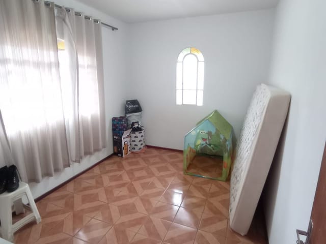 Casa 3 quartos e 1 banheiro, à venda, no bairro Planalto em Belo Horizonte