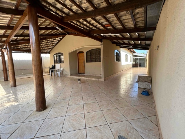 Casa com 350m² 3 quartos e 3 banheiros, à venda, no bairro Jardim Balneário Meia Ponte em Goiânia