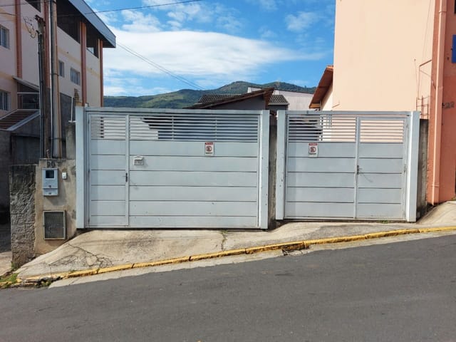 Casa com 194m² 4 quartos e 2 banheiros, à venda, no bairro Centro em Extrema