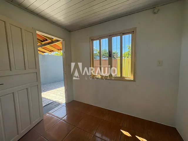 Casa 2 quartos e 1 banheiro, para alugar, no bairro Armação em Penha