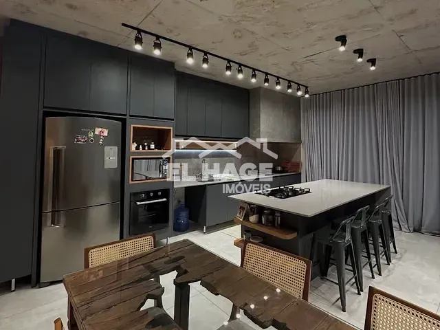 Casa com 469m² 4 quartos e 6 banheiros, à venda, no bairro Ribeirão do Lipa em Cuiabá