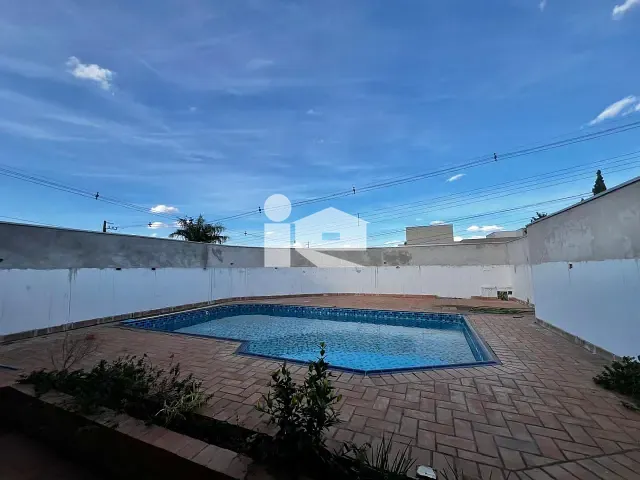 Casa com 505m² 3 quartos e 2 banheiros, à venda, no bairro Jardim Vale Verde em Rolândia