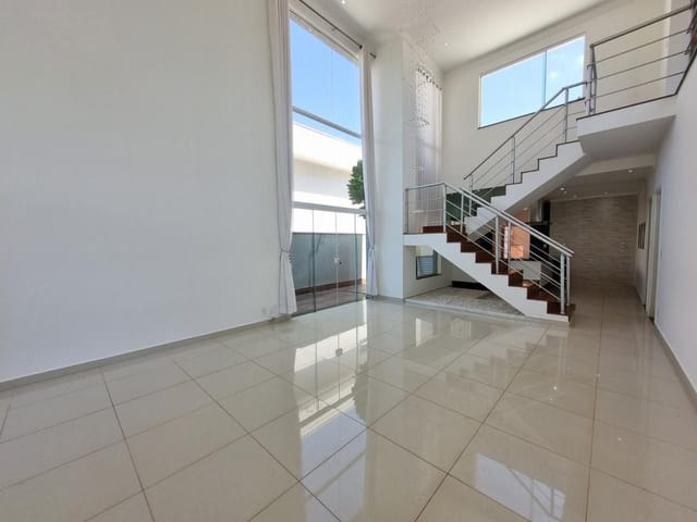 Casa com 450m² 3 quartos e 1 banheiro, para alugar, no bairro Loteamento Residencial Jardim Villagio II em Americana
