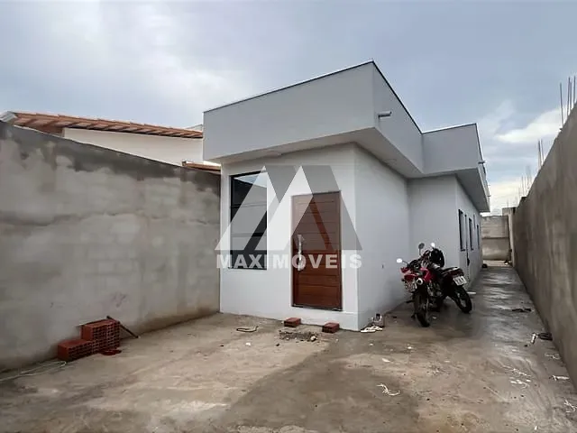 Casa com 180m² 2 quartos e 2 banheiros, à venda, no bairro Cidade Jardim em Araçuaí