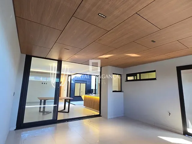 Casa 3 quartos e 2 banheiros, à venda, no bairro Villa Verde em Bragança Paulista