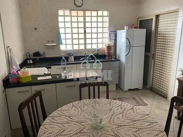 Casa com 250m² 3 quartos e 2 banheiros, à venda, no bairro Jardim de Alah em Taubaté