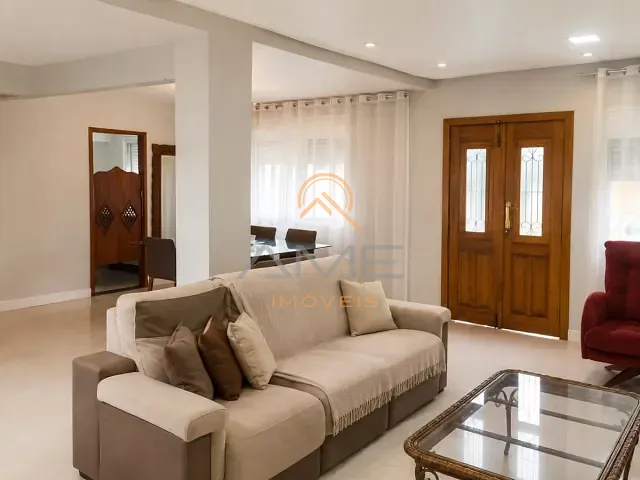 Casa com 300m² 3 quartos e 3 banheiros, à venda, no bairro Areal em Pelotas