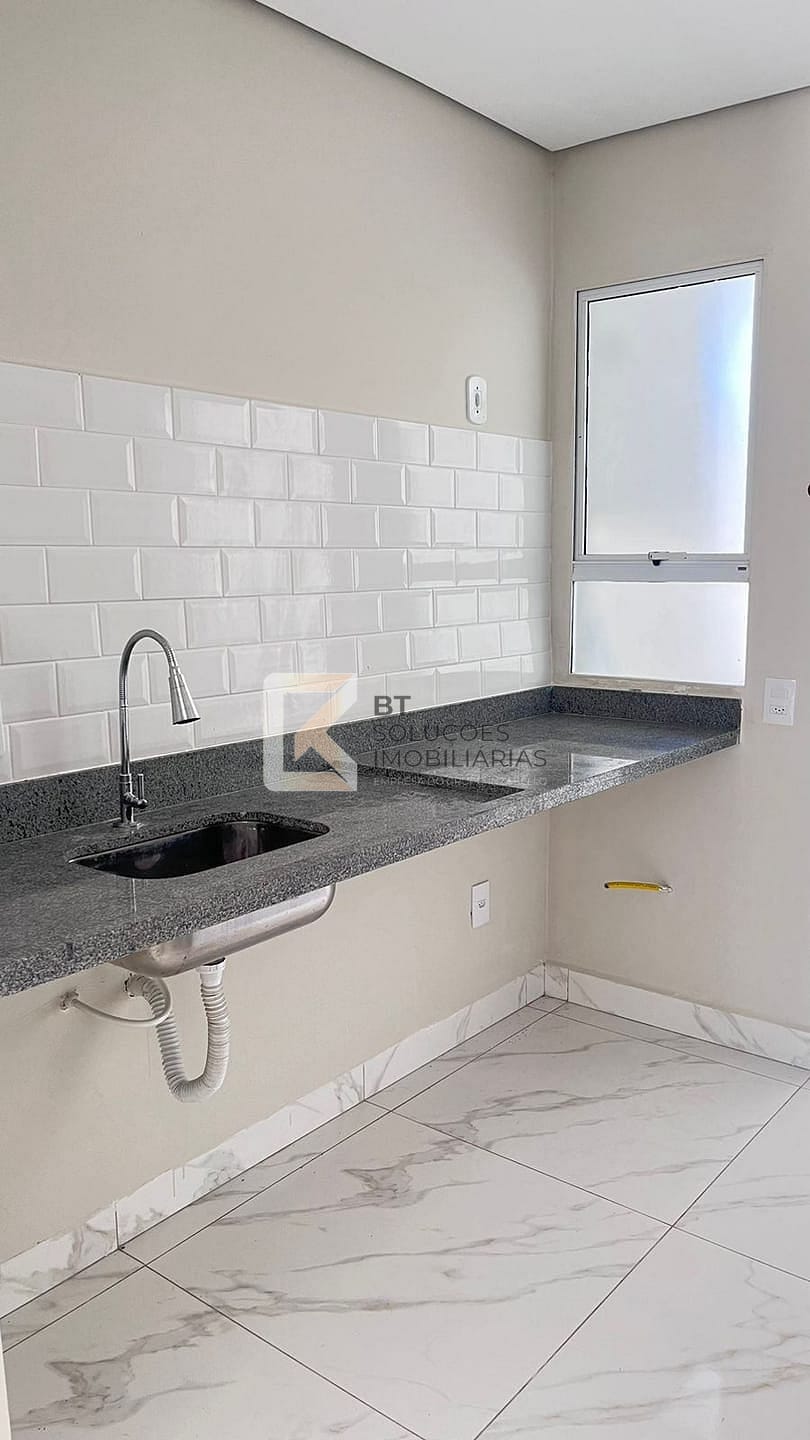 Casa à venda com 2 quartos, 75m² - Foto 4