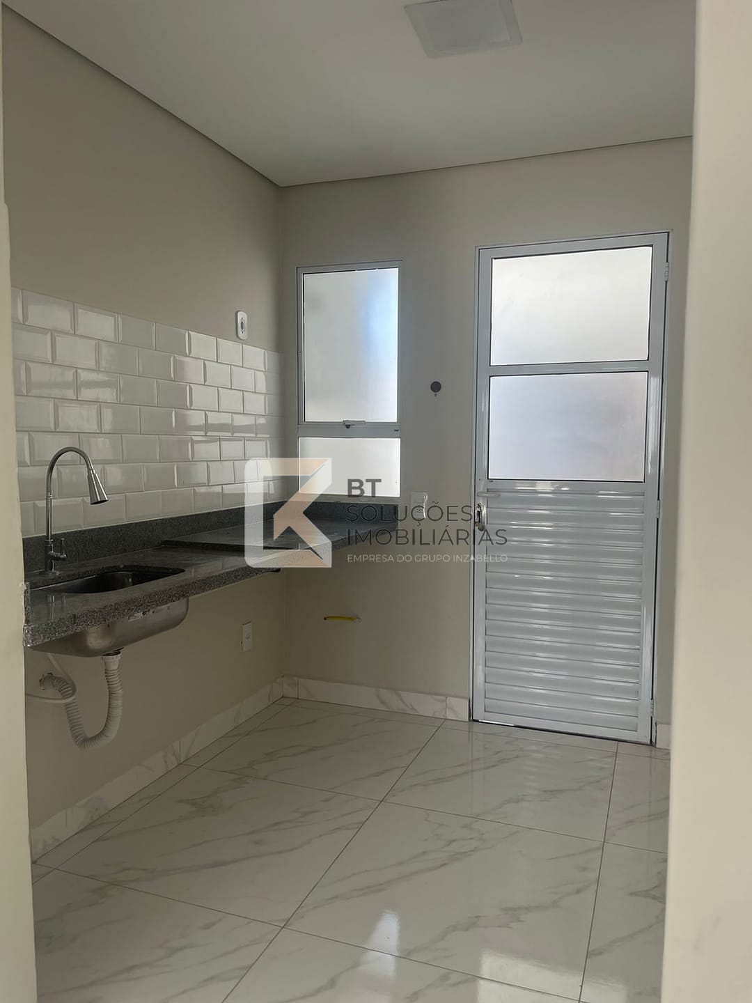 Casa à venda com 2 quartos, 75m² - Foto 3