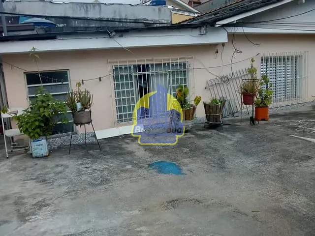 Casa com 300m² 3 quartos e 2 banheiros, à venda, no bairro Umuarama em Osasco