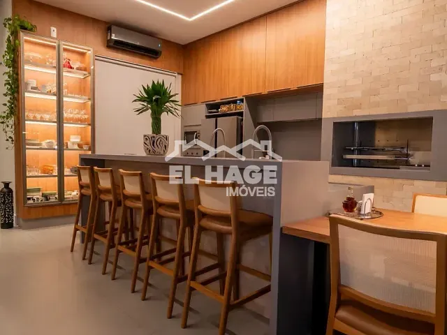 Casa com 570m² 3 quartos e 5 banheiros, à venda, no bairro Jardim Universitário em Cuiabá