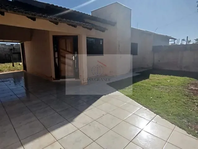 Casa 2 quartos e 1 banheiro, para alugar, no bairro Jardim Roland Garden em Rolândia