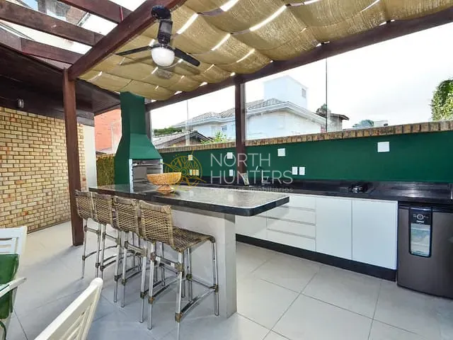 Casa com 450m² 7 quartos e 6 banheiros, para alugar, no bairro Jurerê Internacional em Florianópolis