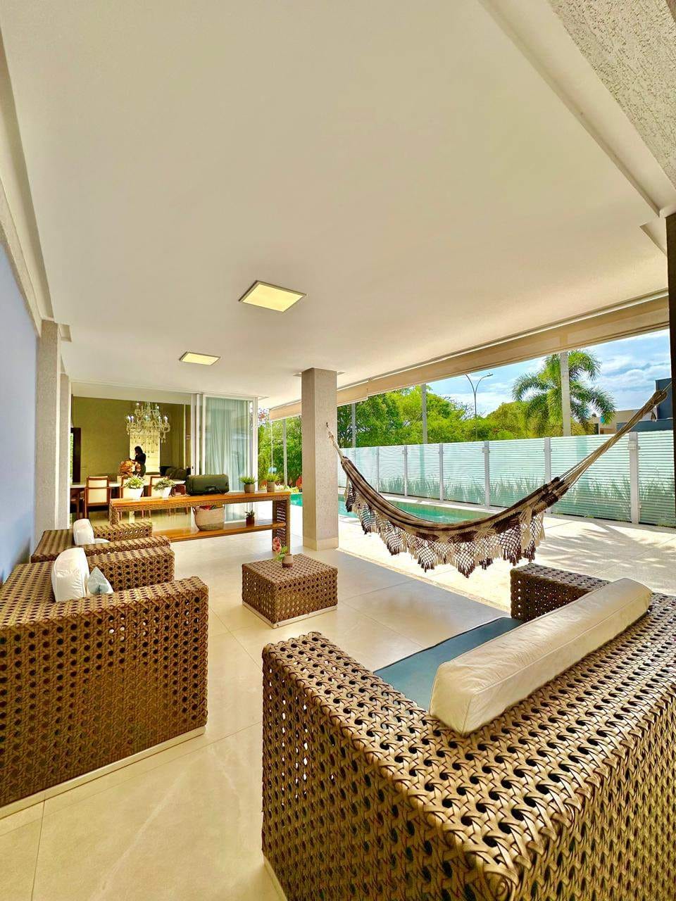 Sobrado à venda, construção com  320m², 4 suítes, no Jardins Valência, Goiânia, GO