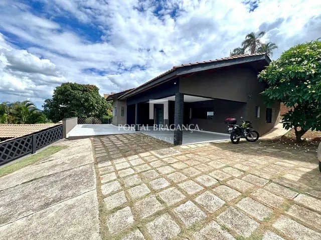 Casa com 1850m² 5 quartos e 5 banheiros, à venda, no bairro Condomínio Jardim das Palmeiras em Bragança Paulista