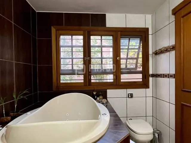 Casa com 748m² 3 quartos e 5 banheiros, à venda, no bairro Centro em Pelotas