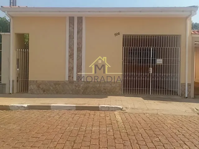 Casa 2 quartos e 2 banheiros, para alugar, no bairro Centro em Guaxupé