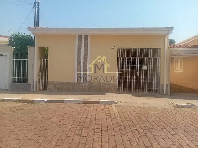 Casa 2 quartos e 2 banheiros, para alugar, no bairro Centro em Guaxupé