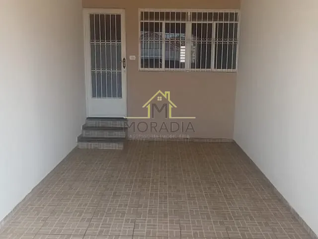 Casa 2 quartos e 2 banheiros, para alugar, no bairro Centro em Guaxupé