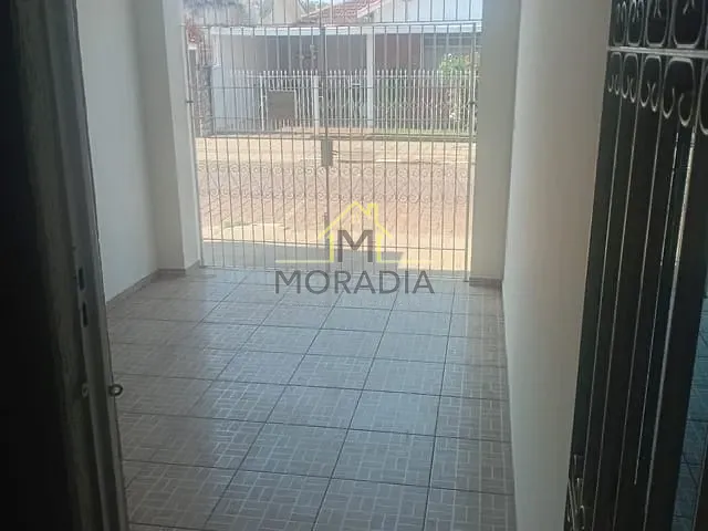 Casa 2 quartos e 2 banheiros, para alugar, no bairro Centro em Guaxupé