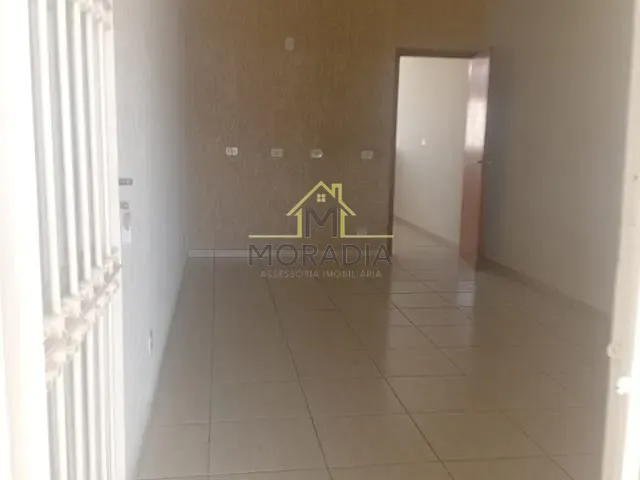 Casa 2 quartos e 2 banheiros, para alugar, no bairro Centro em Guaxupé