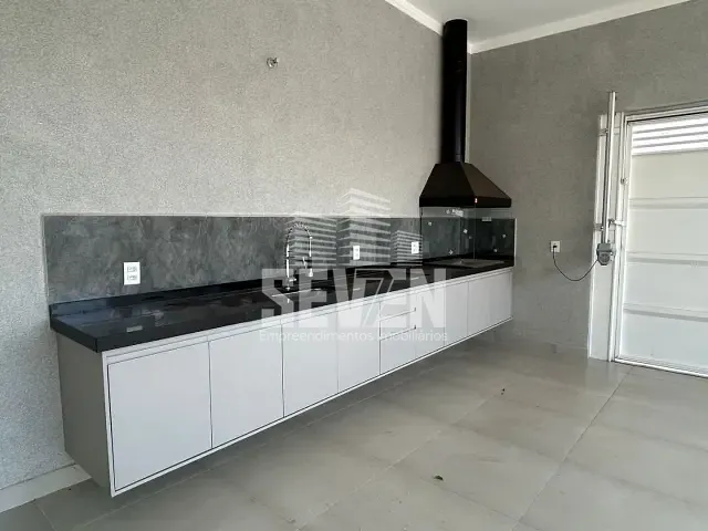 Casa com 242m², à venda, no bairro Vila Coralina em Bauru