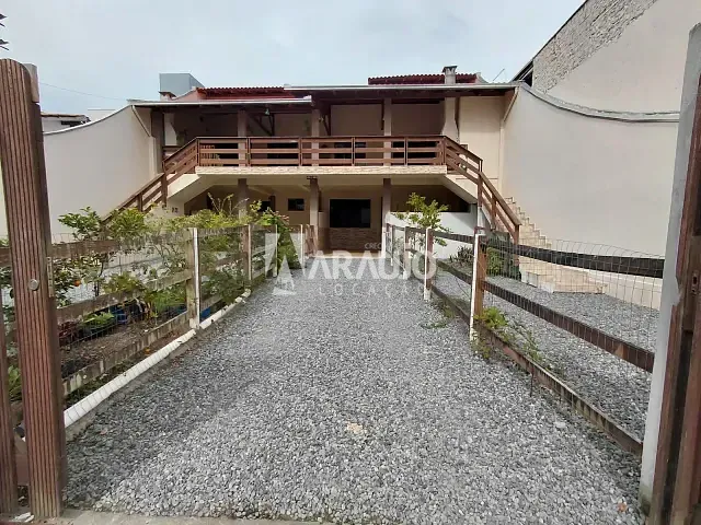 Casa 2 quartos e 1 banheiro, para alugar, no bairro Gravatá em Navegantes