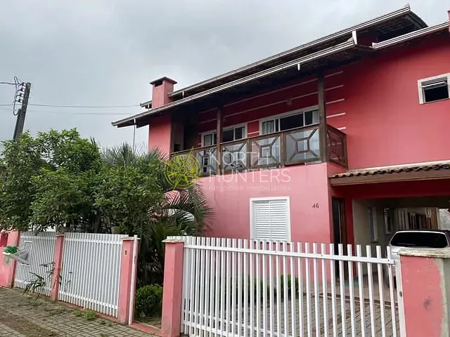 Casa com 360m² 3 quartos e 4 banheiros, à venda, no bairro Vila Nova em Joinville