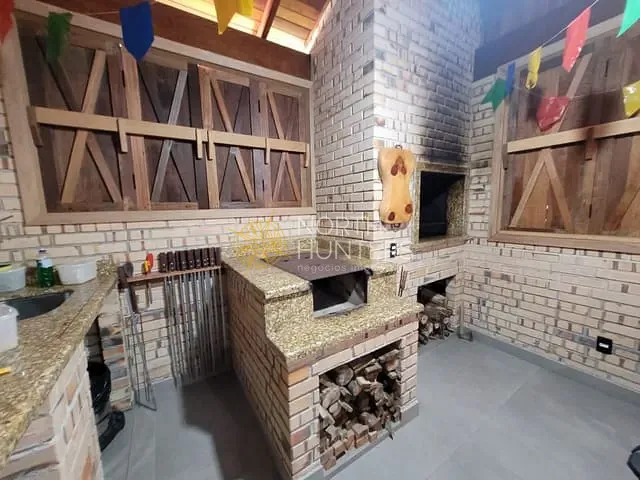 Casa com 360m² 3 quartos e 4 banheiros, à venda, no bairro Vila Nova em Joinville