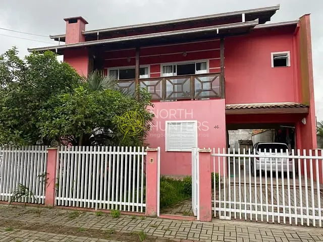Casa com 360m² 3 quartos e 4 banheiros, à venda, no bairro Vila Nova em Joinville