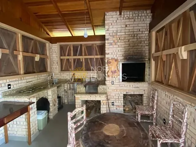 Casa com 360m² 3 quartos e 4 banheiros, à venda, no bairro Vila Nova em Joinville