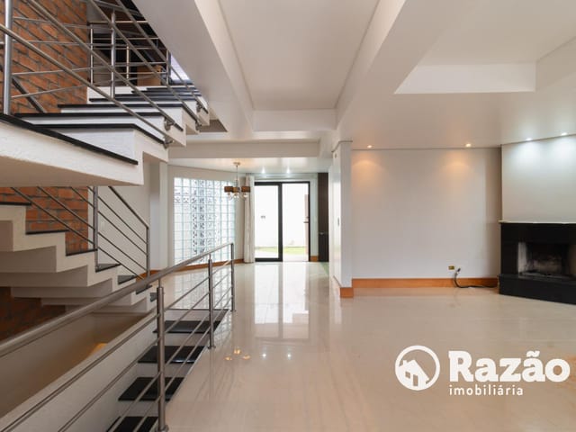 Casa com 200m² 3 quartos e 3 banheiros, à venda, no bairro Portão em Curitiba