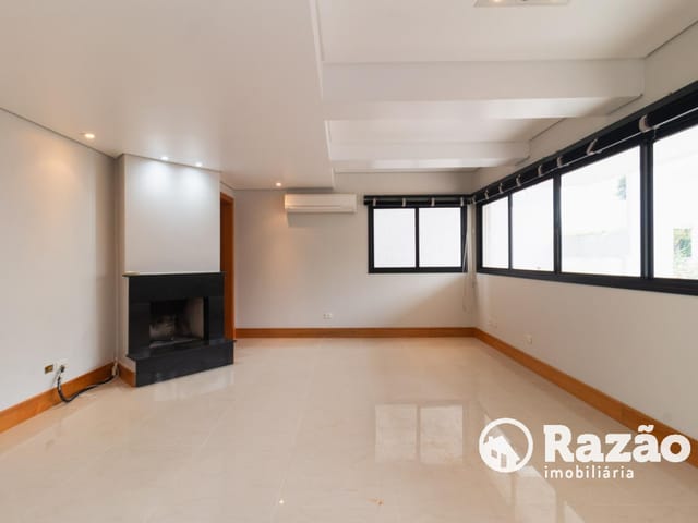 Casa com 200m² 3 quartos e 3 banheiros, à venda, no bairro Portão em Curitiba