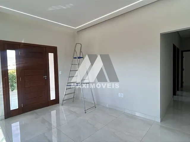 Casa 3 quartos e 2 banheiros, para alugar, no bairro São Mateus em Araçuaí