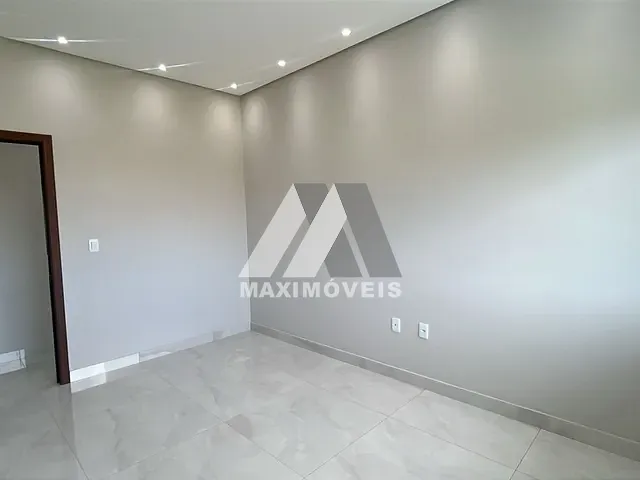 Casa 3 quartos e 2 banheiros, para alugar, no bairro São Mateus em Araçuaí