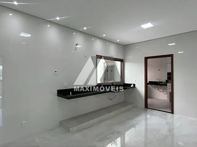 Casa 3 quartos e 2 banheiros, para alugar, no bairro São Mateus em Araçuaí