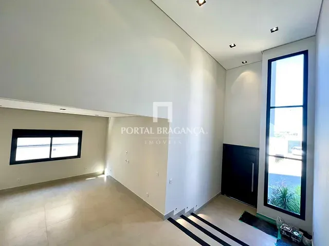 Casa com 357m² 3 quartos e 5 banheiros, à venda, no bairro Condomínio Residencial Euroville II em Bragança Paulista
