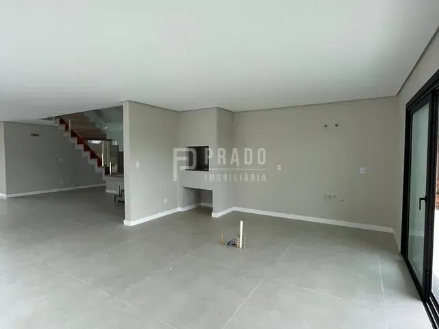 Casa com 417m² 3 quartos e 4 banheiros, à venda, no bairro Laranjal em Pelotas