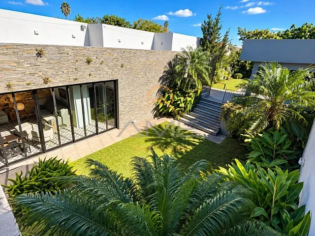 Casa com 560m² 3 quartos e 4 banheiros, à venda, no bairro Centro em Pelotas