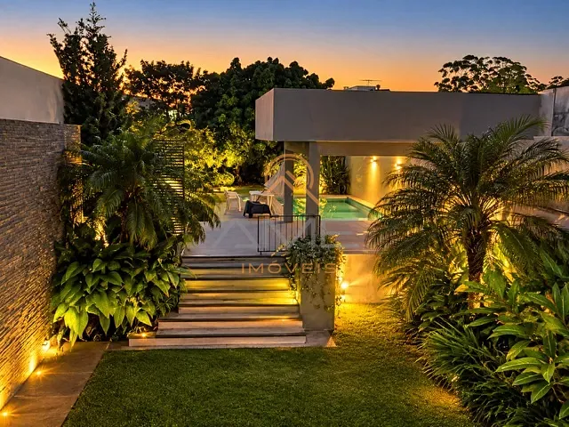Casa com 560m² 3 quartos e 4 banheiros, à venda, no bairro Centro em Pelotas