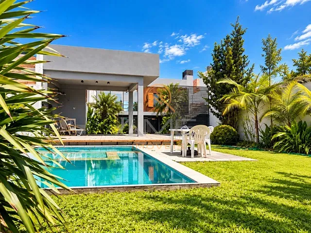 Casa com 560m² 3 quartos e 4 banheiros, à venda, no bairro Centro em Pelotas