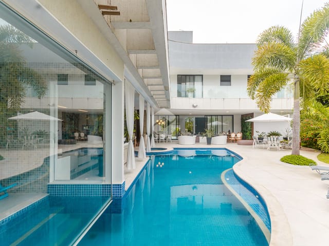 Casa com 1100m² 6 quartos e 8 banheiros, à venda, no bairro Barra da Tijuca em Rio de Janeiro