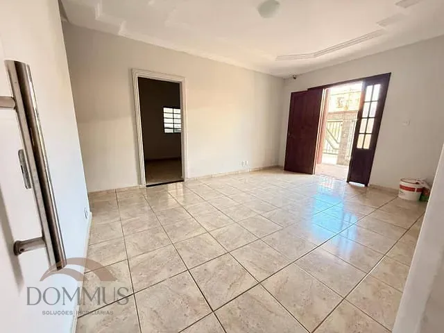 Casa com 209m² 3 quartos e 2 banheiros, para alugar, no bairro Bom Retiro em Ipatinga