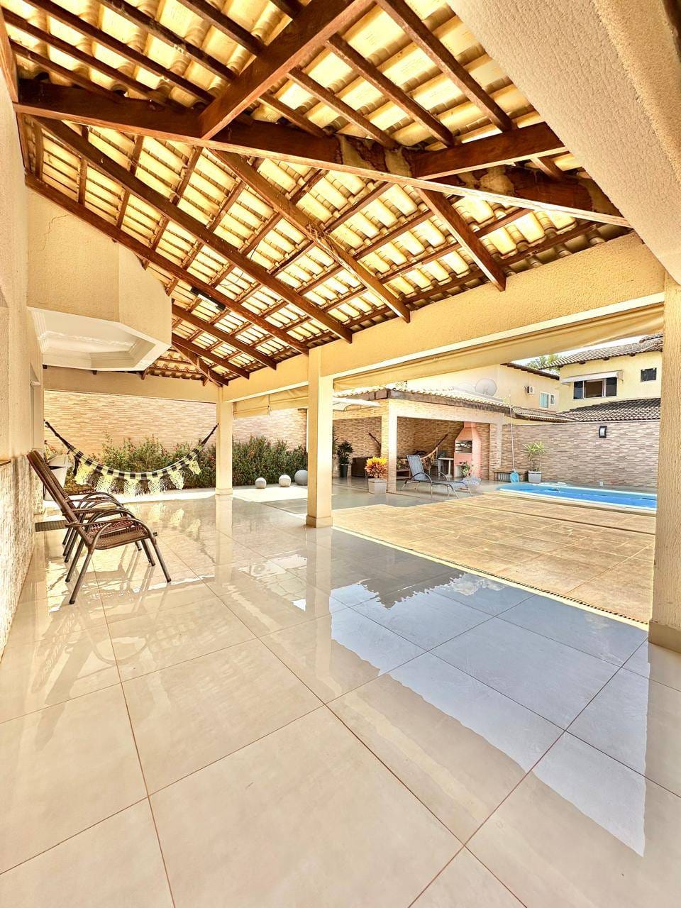 Casa à venda com 3 suítes amplas, 250m² de construção no Portal do Sol 1, Goiânia, GO