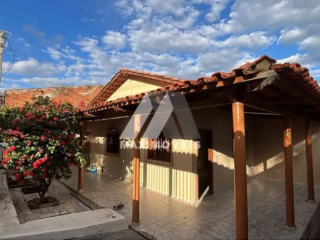 Casa 2 quartos e 1 banheiro, à venda, no bairro Canoeiro José Alves de Carvalho em Araçuaí