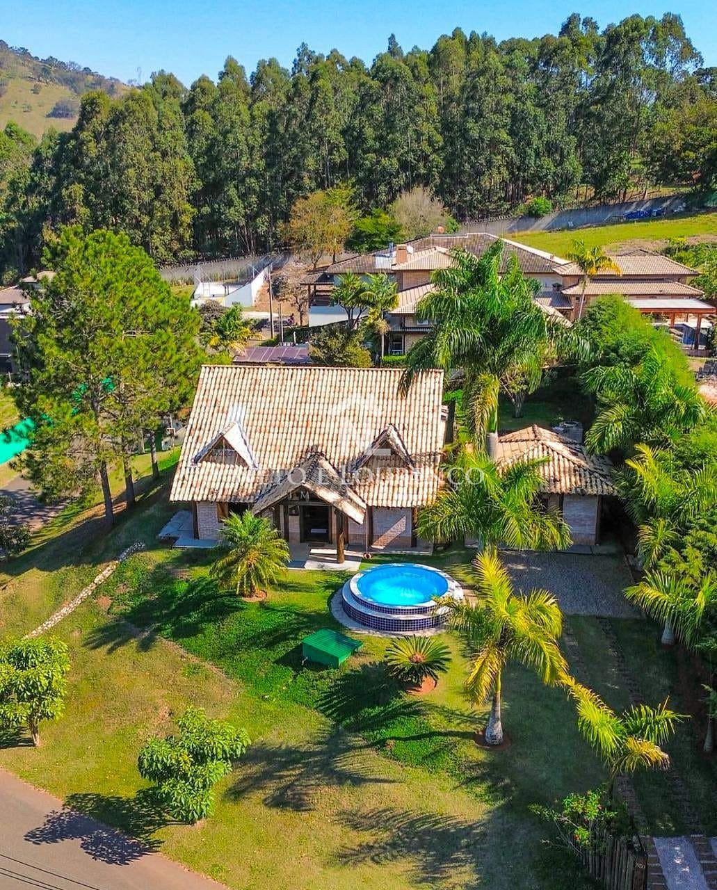 Casa, 4 quartos, 330 m² - Foto 1